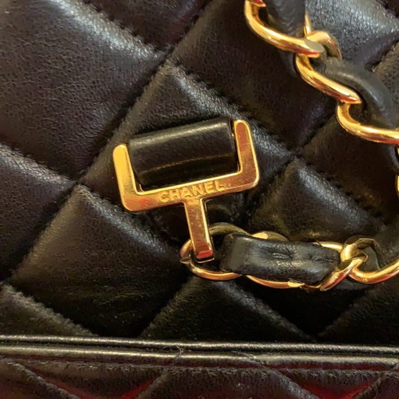 Chanel Chain Bag - Picture 4 of 10